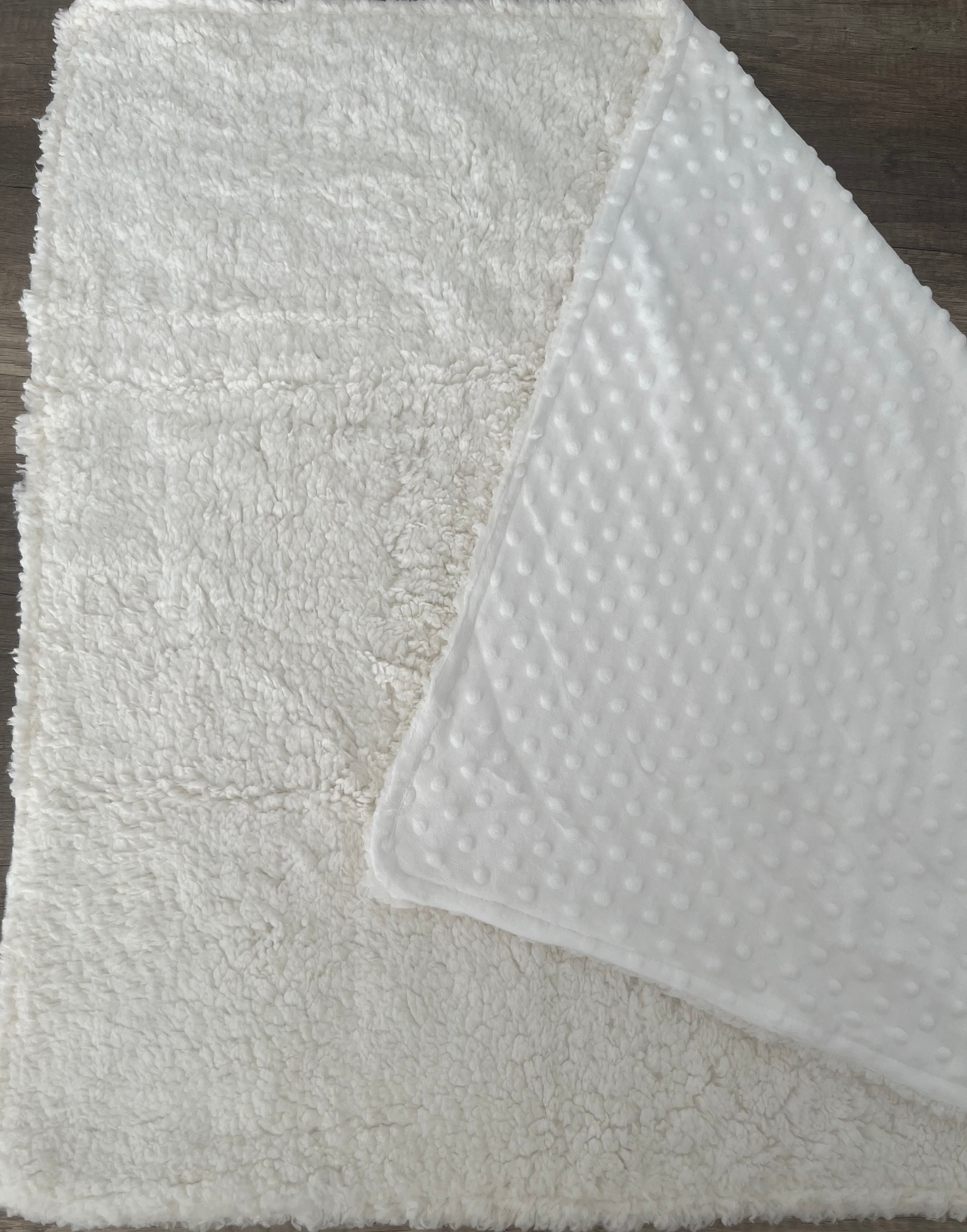 Couverture naissance minky bébé blanche personnalisée avec logo