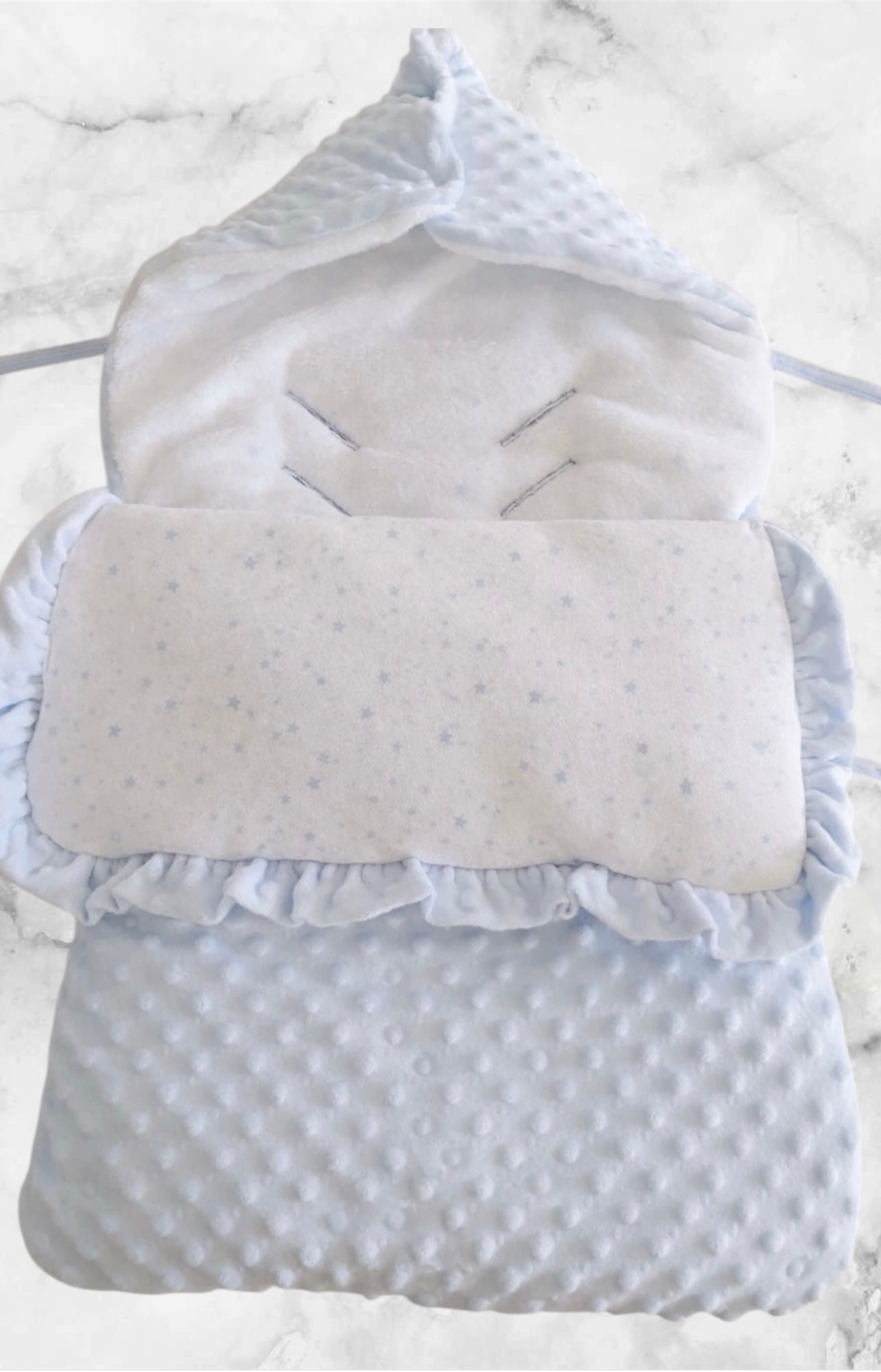 Nid d’ange minky bébé bleu personnalisée avec motif