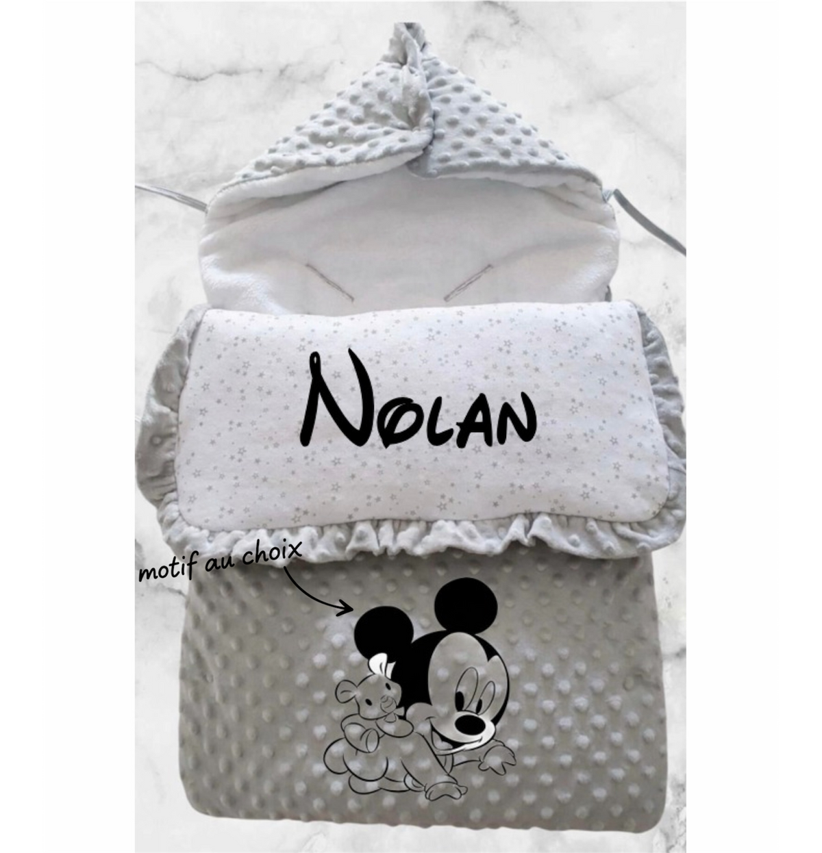 Nid d’ange minky bébé gris personnalisée avec motif