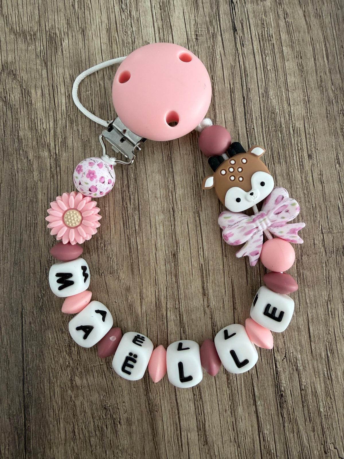 Attache tétine cerf fleurie personnalisée