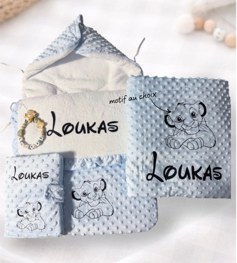 Coffret naissance 4 pièces - Attache tétine, Nid d’ange, Couverture et Protège carnet personnalisés