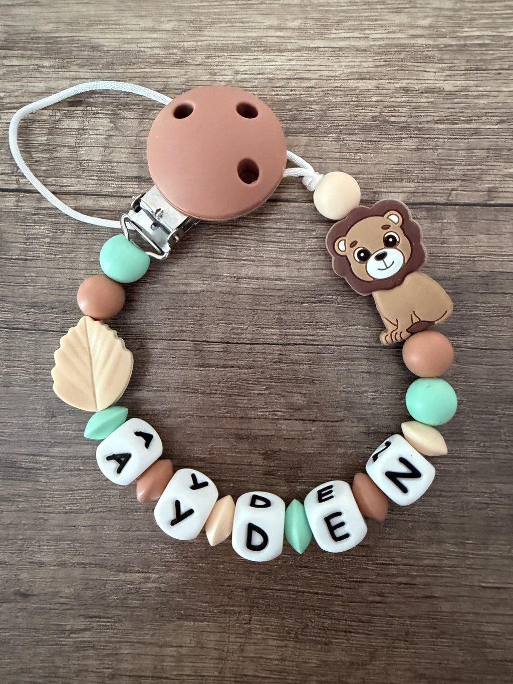 Attache tétine Lion thème savane personnalisée