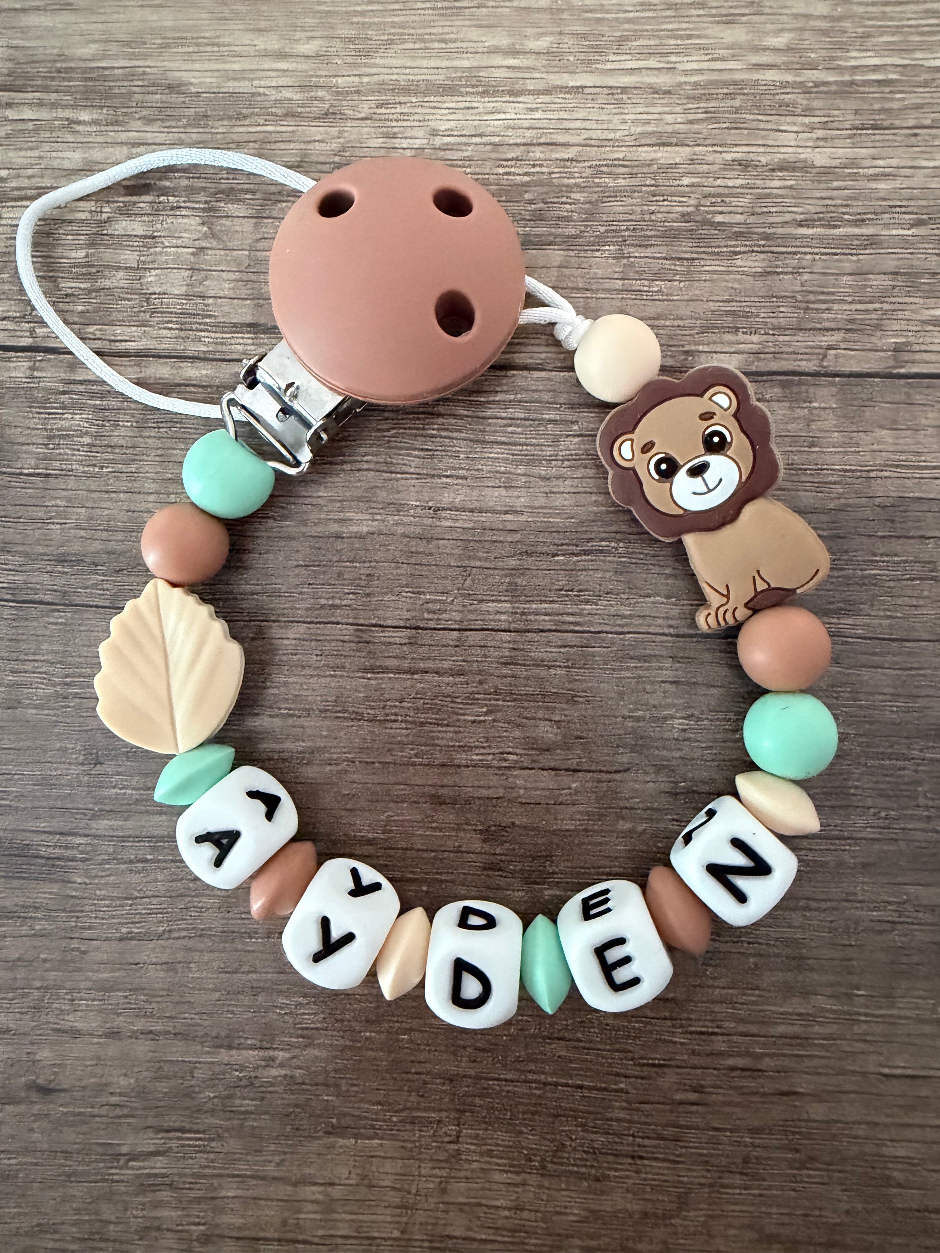 Attache tétine Lion thème savane personnalisée