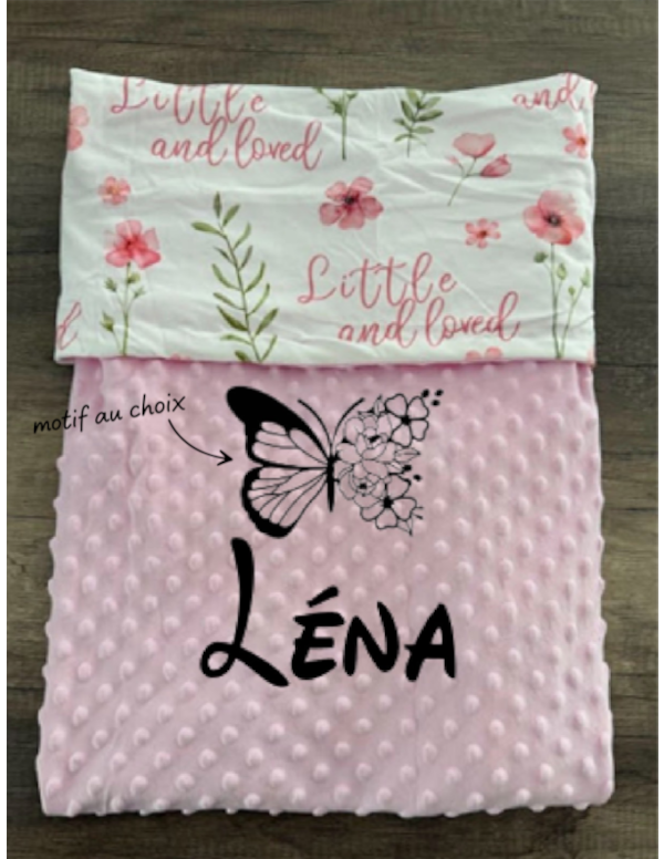 Couverture naissance minky bébé rose à fleurs personnalisée avec motif