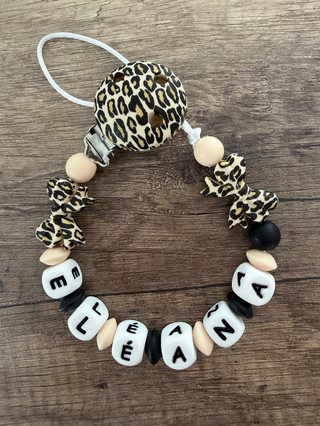 Attache tétine perles Léopard personnalisée