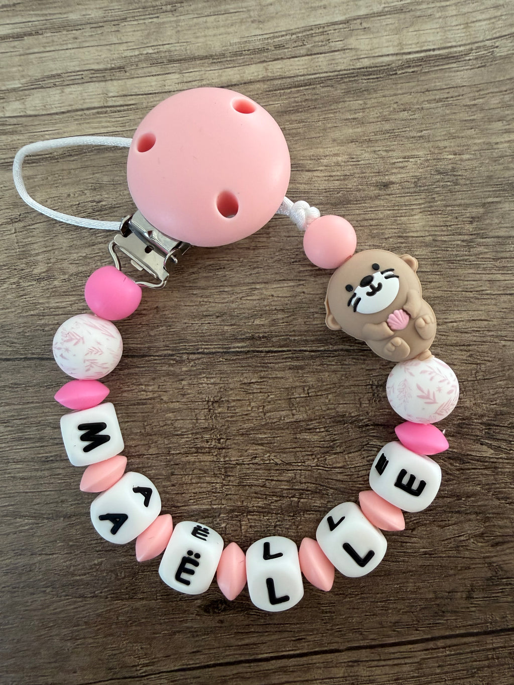 Attache tétine loutre personnalisée