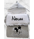 Nid d’ange minky bébé gris taupe personnalisée avec motif