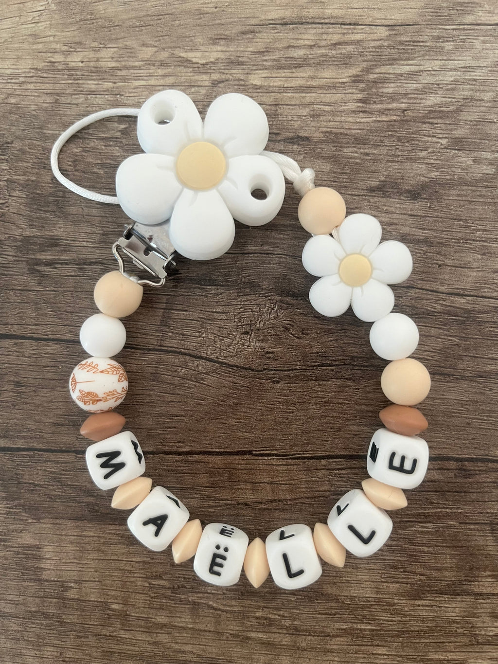 Attache tétine Fleurs blanche personnalisée