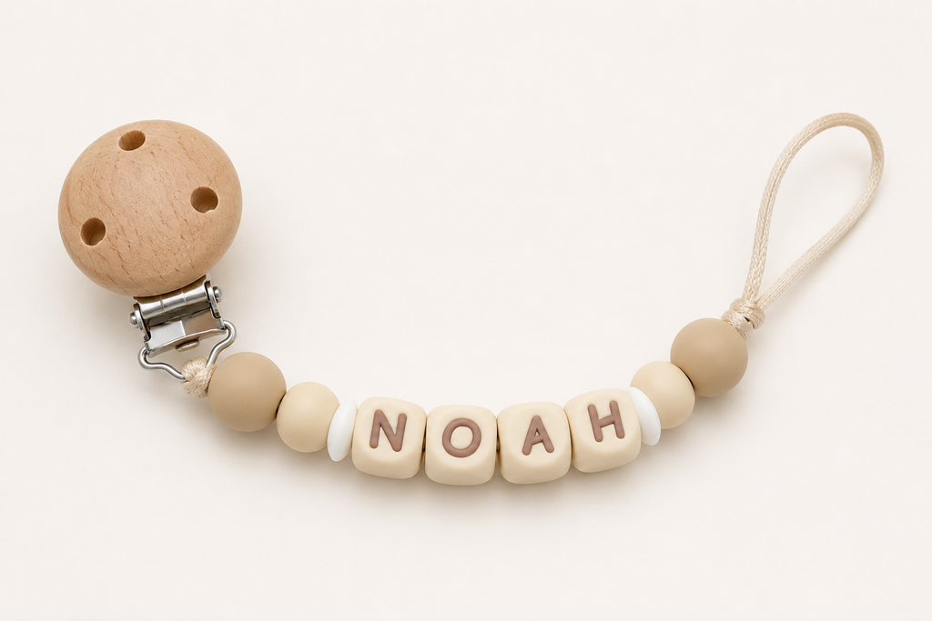 Option Lettres Beige/Marron – pour Attache Tétine Personnalisée