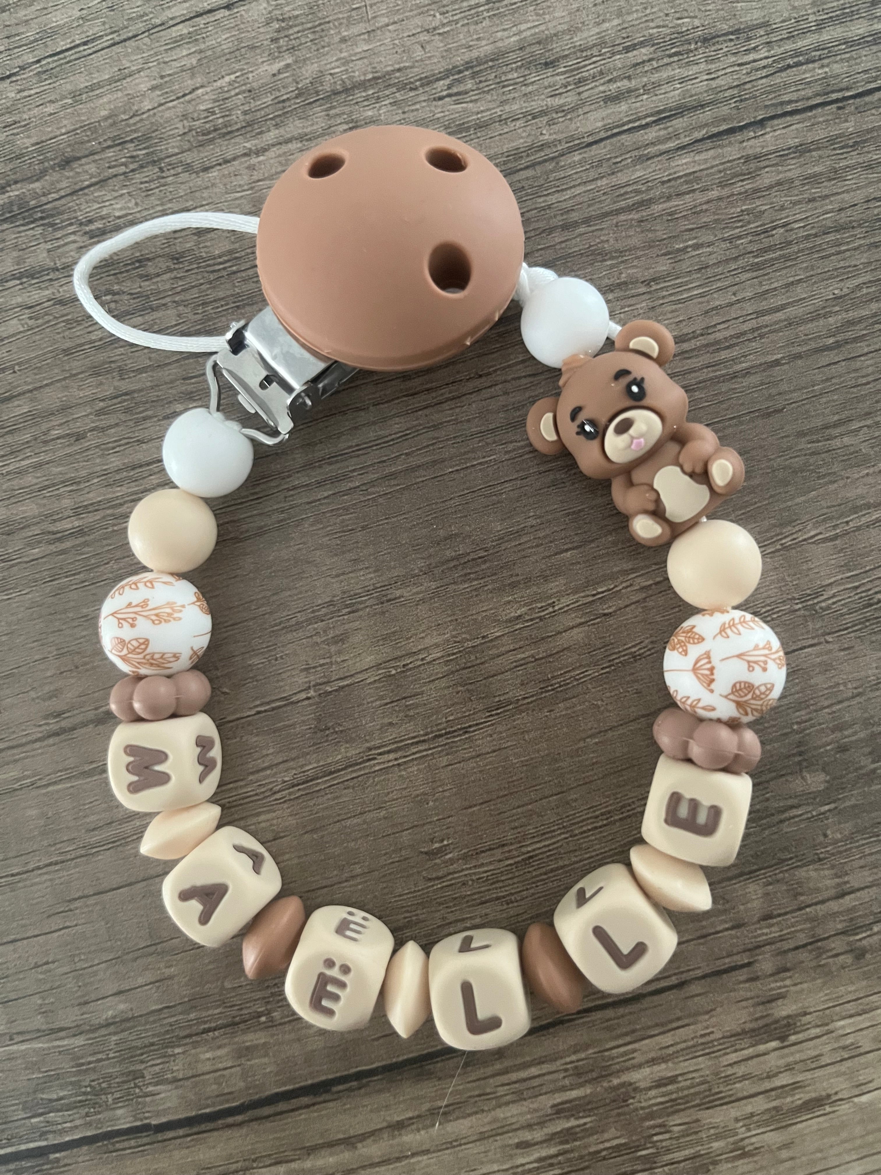 Attache tétine Ourson lettres beige personnalisée
