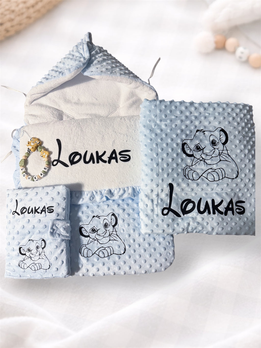 Coffret naissance 4 pièces - Attache tétine, Nid d’ange, Couverture et Protège carnet personnalisés