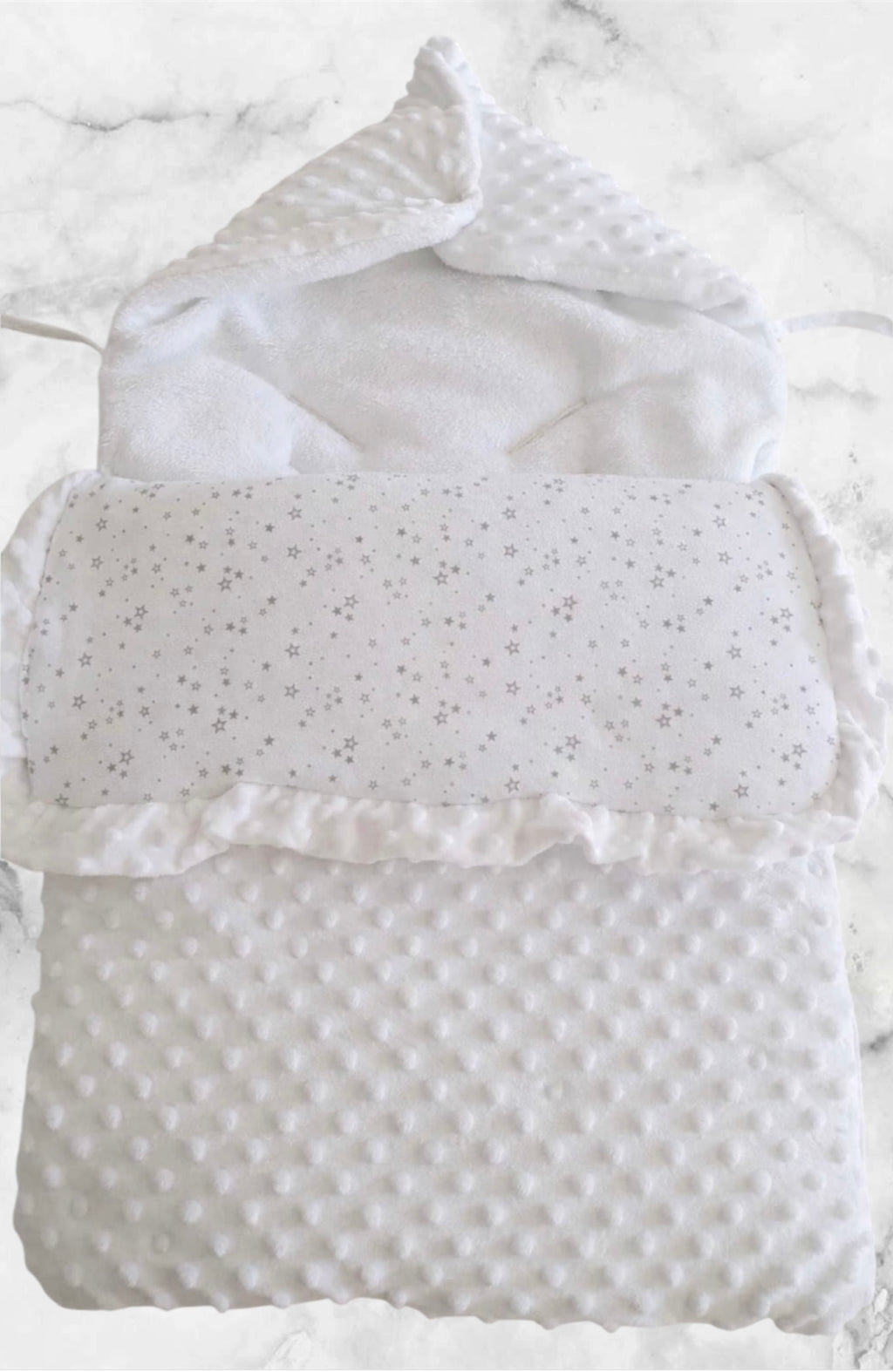 Nid d’ange minky bébé blanc personnalisée