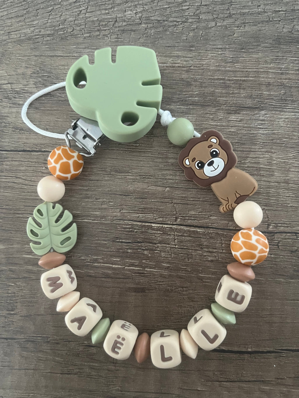 Attache tétine Lion lettres beige personnalisée