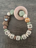 Anneau de dentition - Hochet personnalisé Lion lettres beige