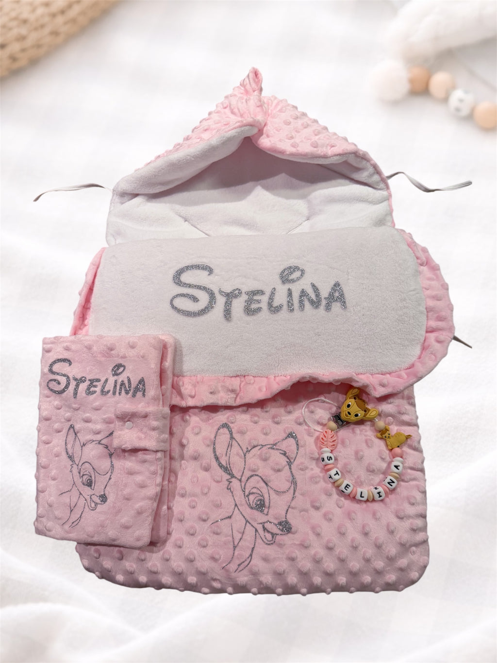 Coffret naissance 3 pièces rose - Attache tetine, Nid d’ange et Protège carnet personnalisés