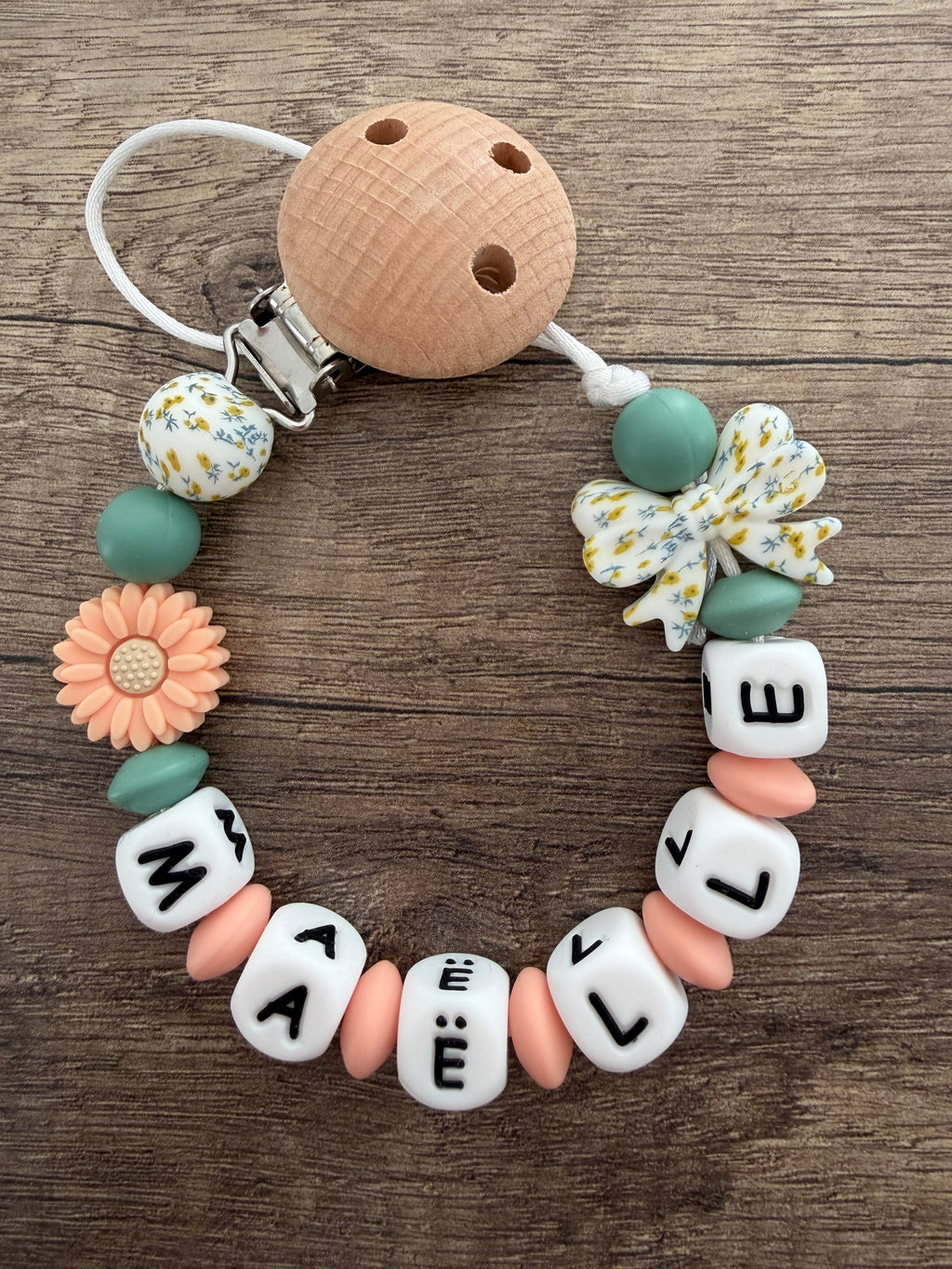 Attache tétine fleur nature personnalisée