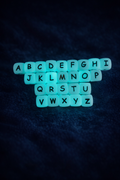Option Lettres Phosphorescentes – Attache-Tétine Personnalisée Lumineuse (Brille dans le noir)