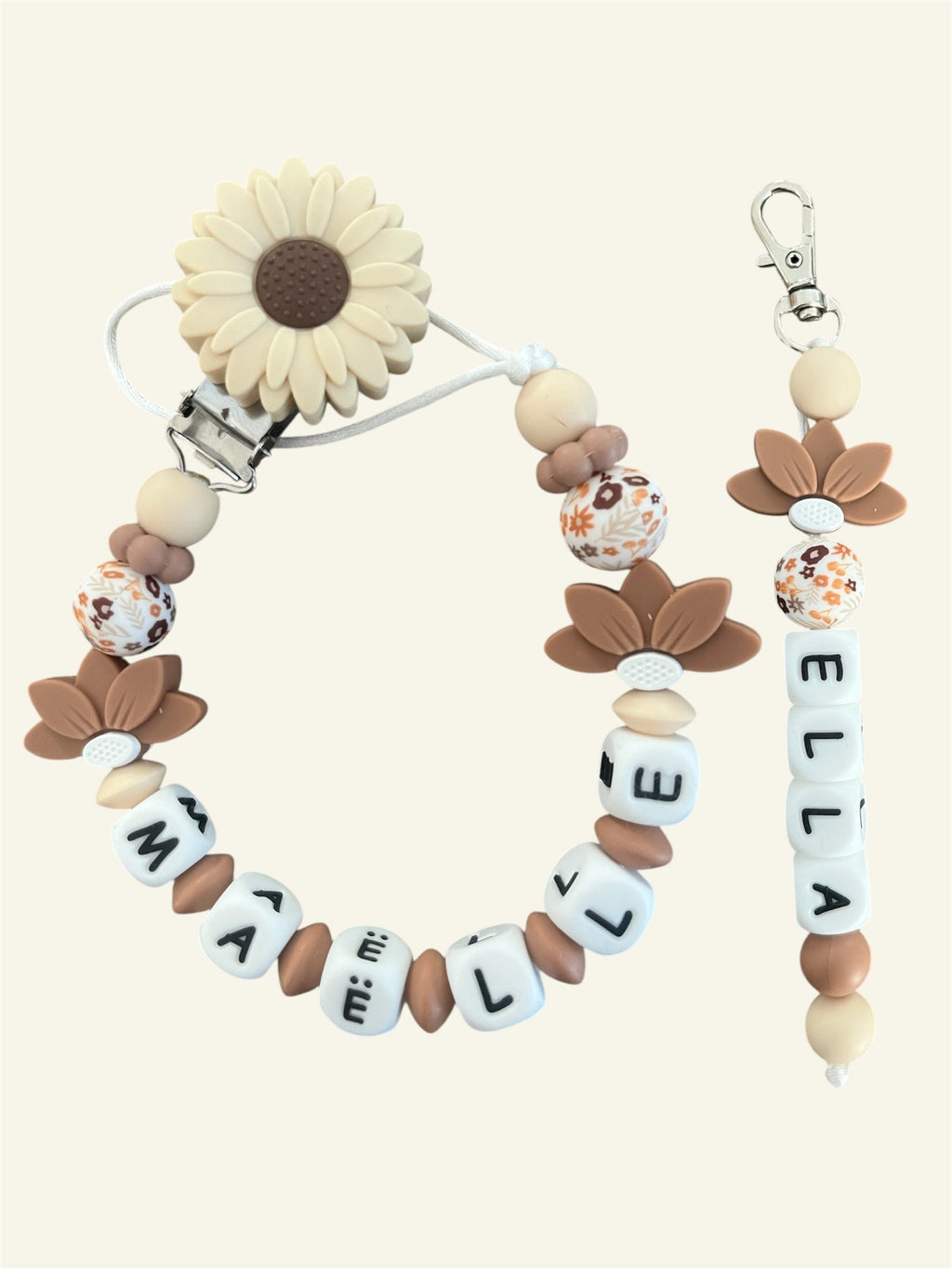 Coffret DUO cadeaux Fleurs pâquerette - Attache tétine et Porte-clés à personnaliser KidCreationArtisanat