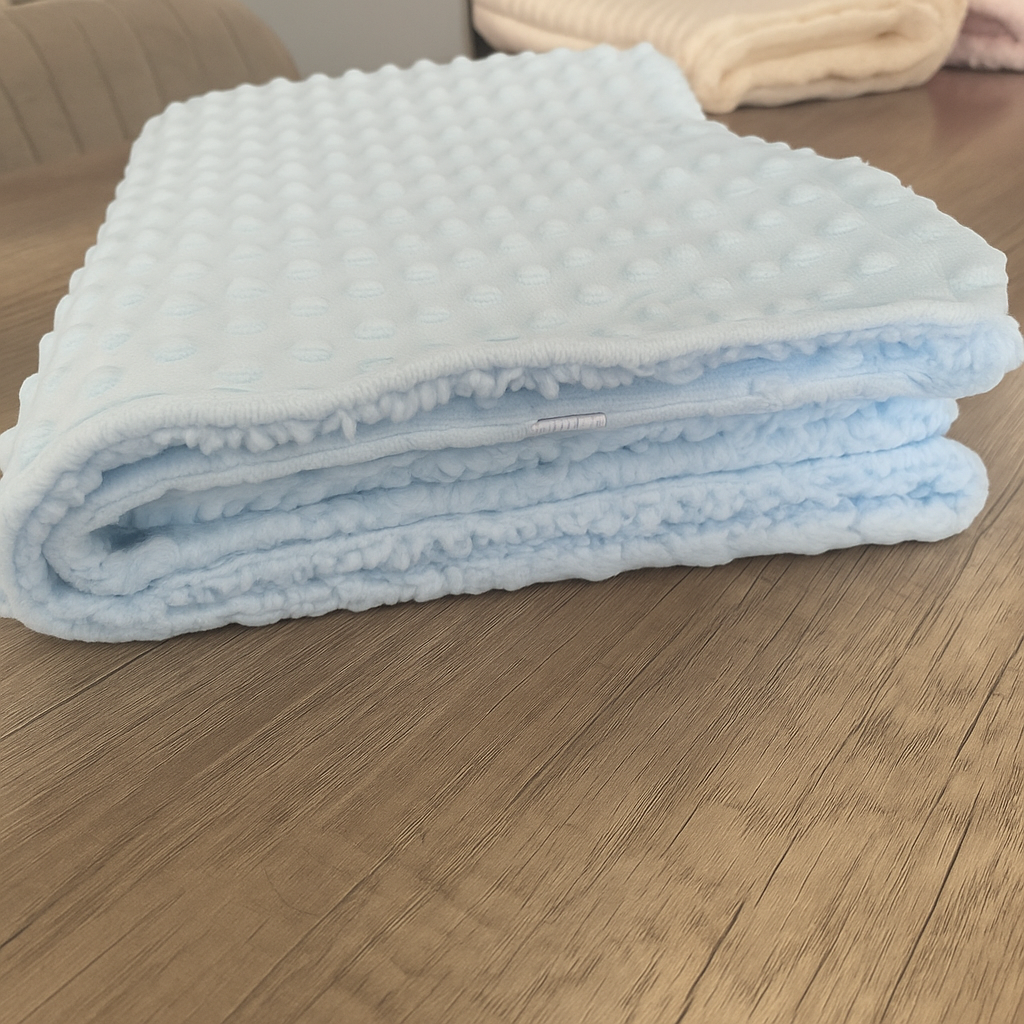 Couverture naissance minky bébé bleu personnalisée avec logo