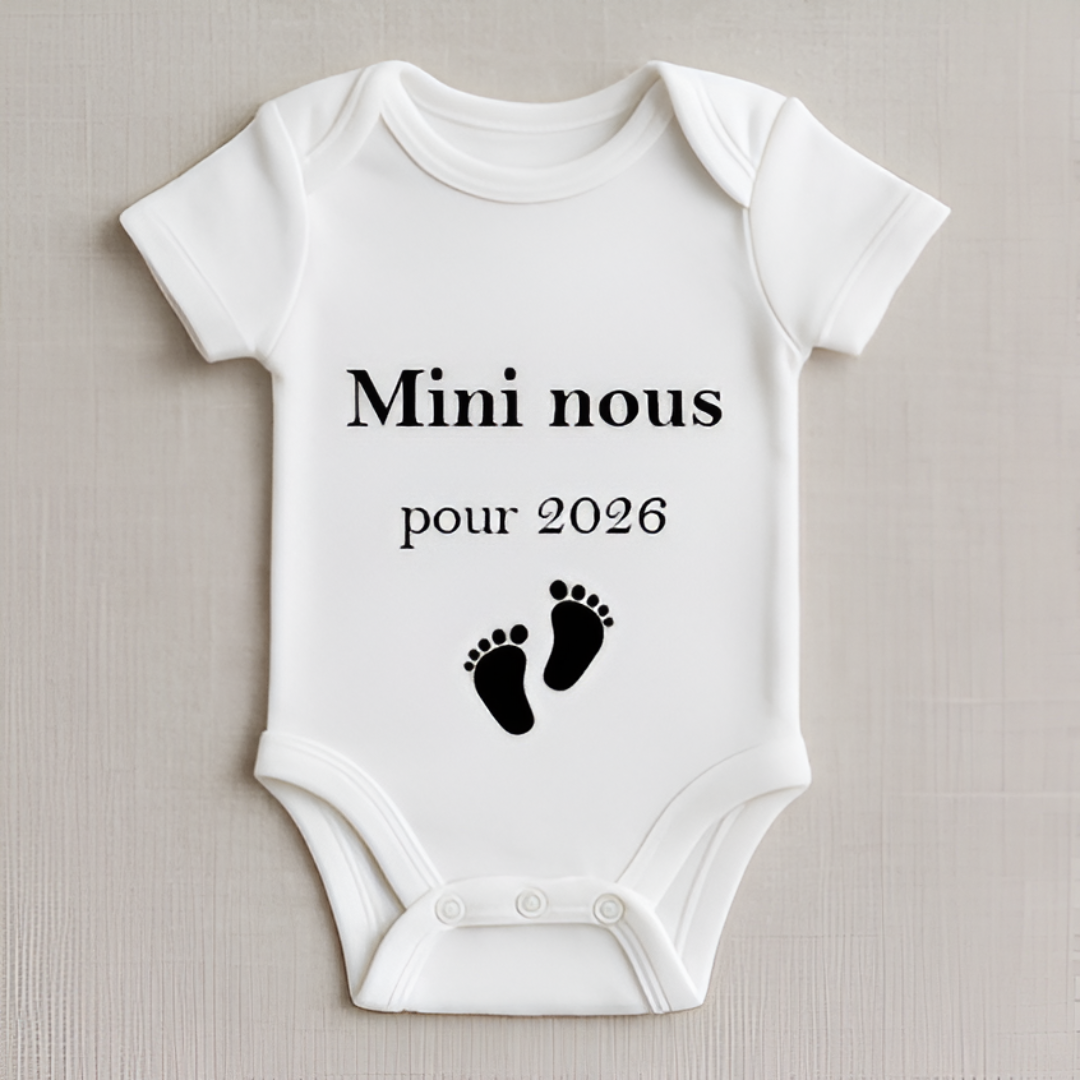 Body bébé personnalisé Mini nous 2026 - annonce grossesse - cadeau original - logo