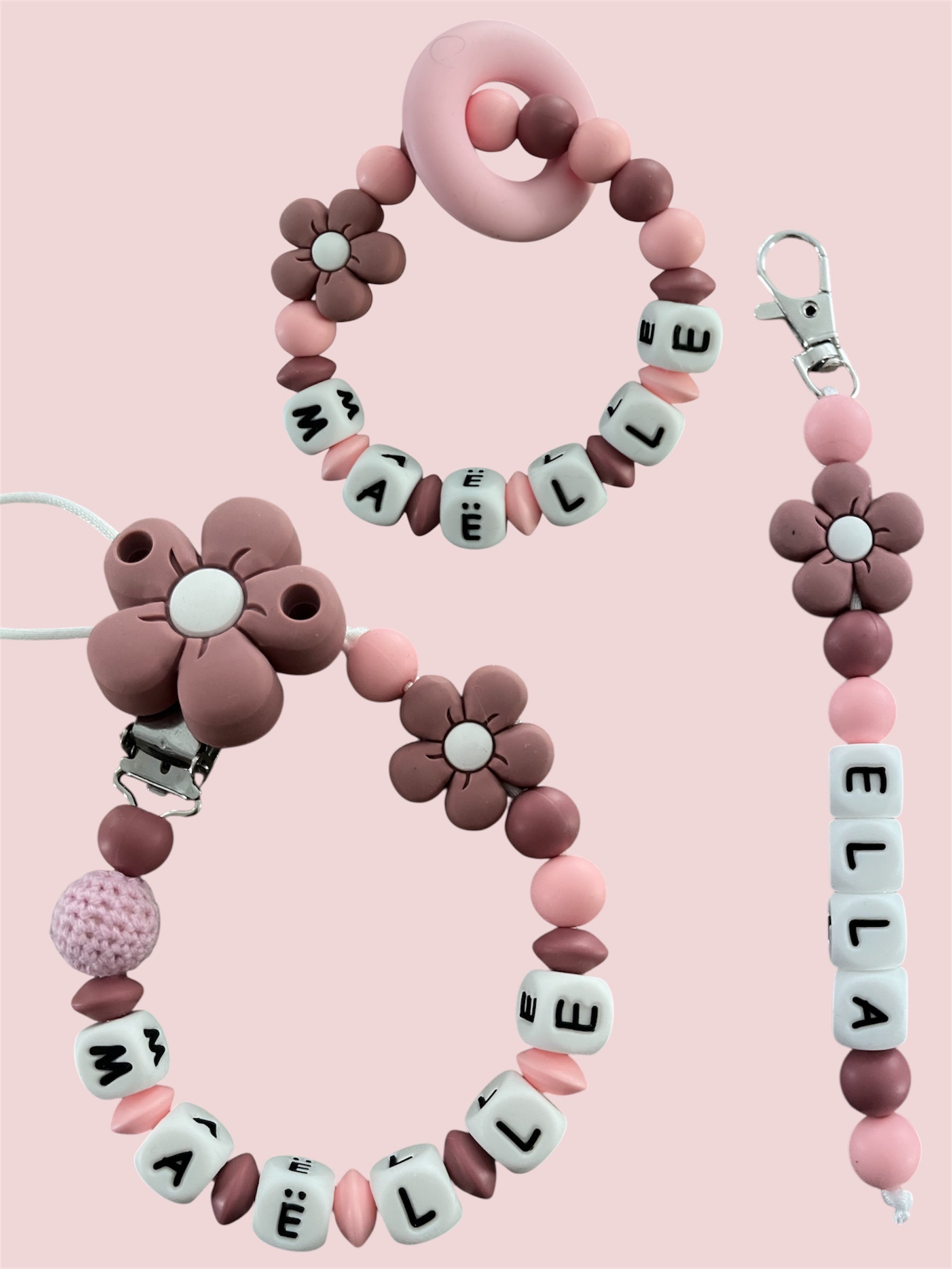 Coffret TRIO cadeaux Fleur rose - Attache tétine, Porte-clés et anneau de dentition personnalisés