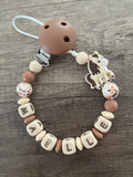 Attache tétine personnalisée Cheval lettres beige