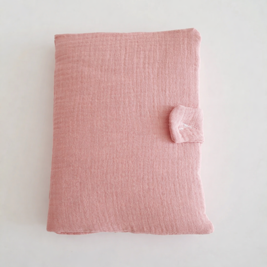 Protège carnet de santé bébé corail personnalisé avec motif